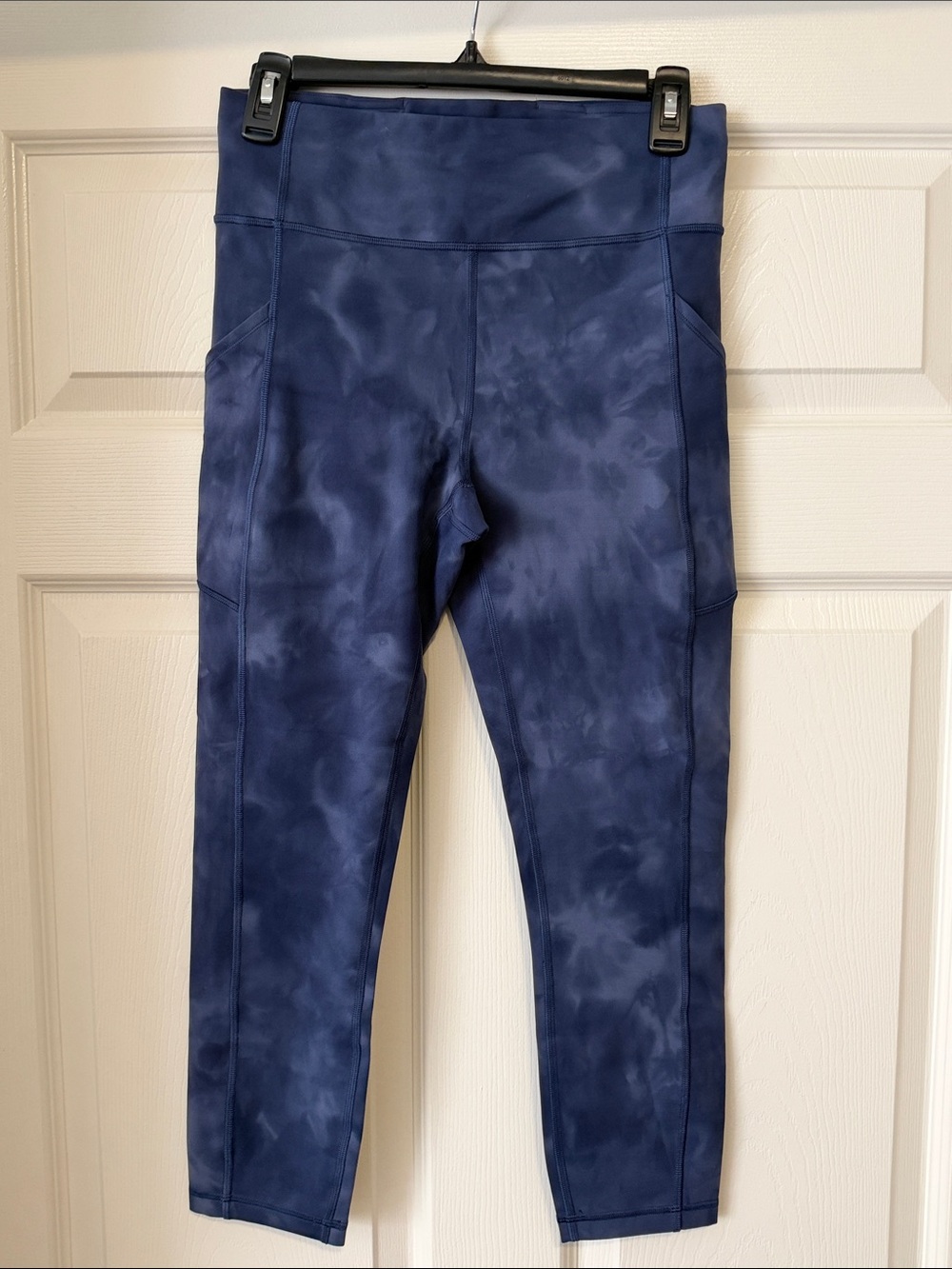 Women’s Lululemon navy pattern Active Leggings